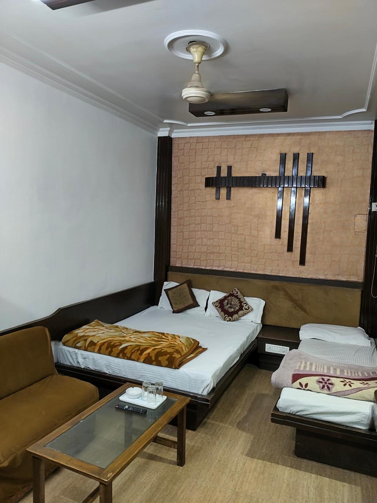 Hotel Yatri International Nueva Delhi Habitación foto