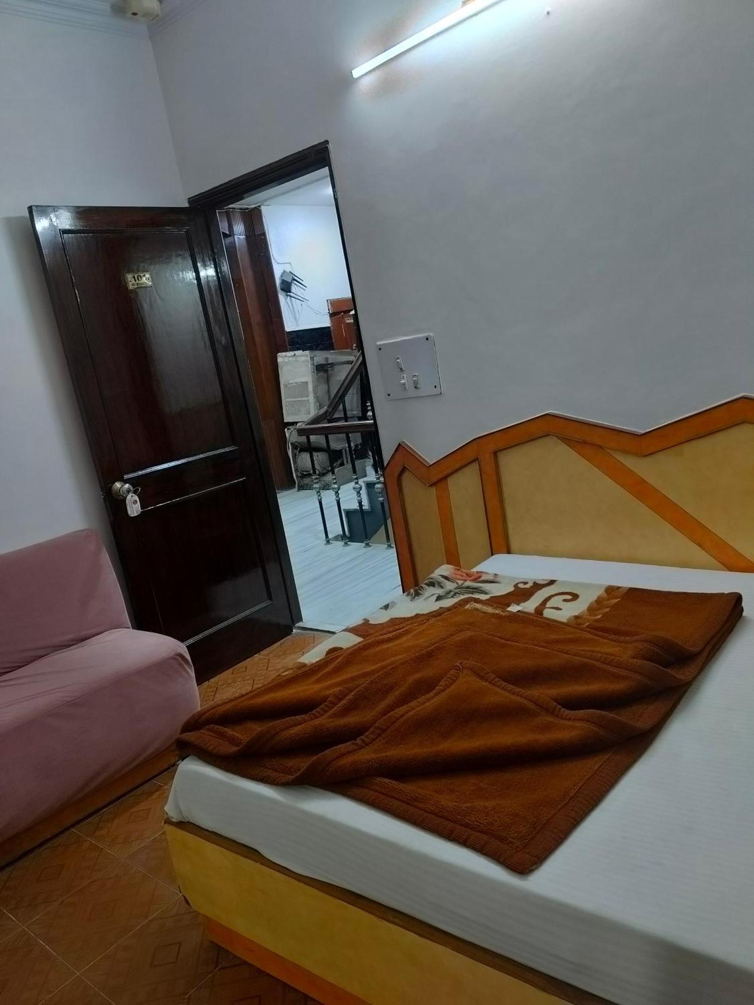 Hotel Yatri International Nueva Delhi Habitación foto