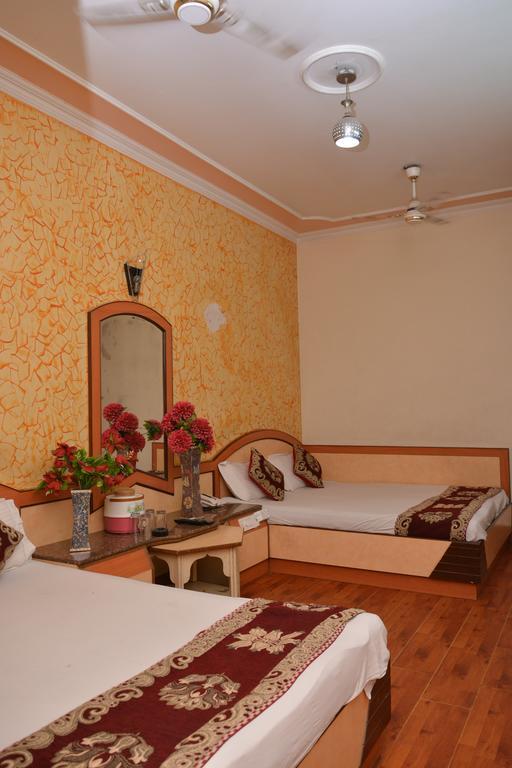 Hotel Yatri International Nueva Delhi Exterior foto